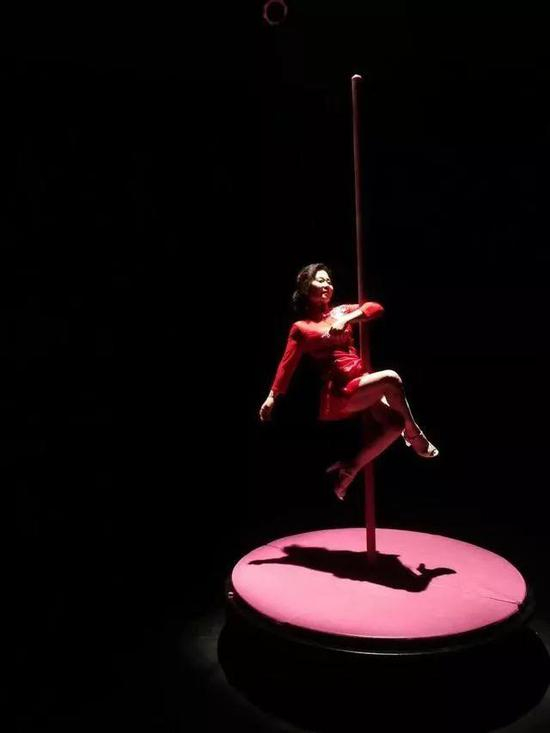 △73岁的钢管运动爱好者戴大丽