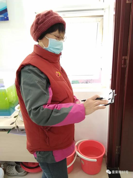  ▲广外街道统计调查队员魏建都。受访者供图