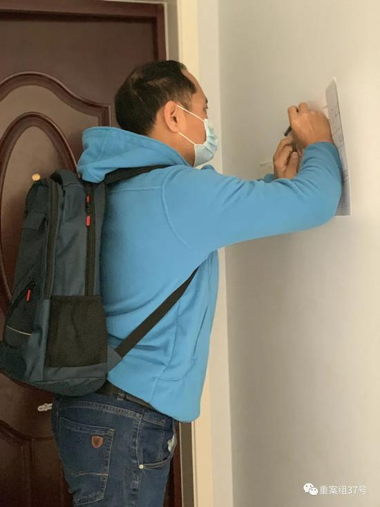  ▲北七家镇冠华苑小区人口普查员志愿者郭泰。受访者供图