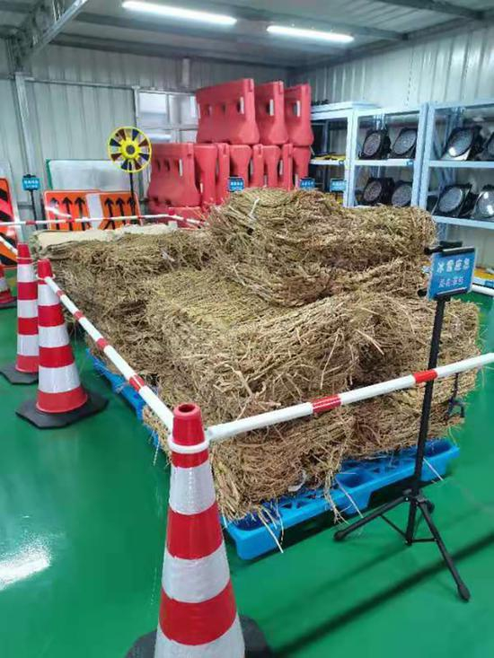 S32申嘉湖高速应急物资储备和除雪设备检查 上海市道路运输中心 供图