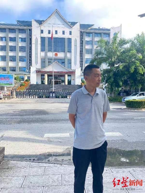 ↑7日，李胜到西双版纳州中级人民法院