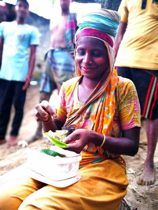 孟加拉国女工的午餐。李春华  图