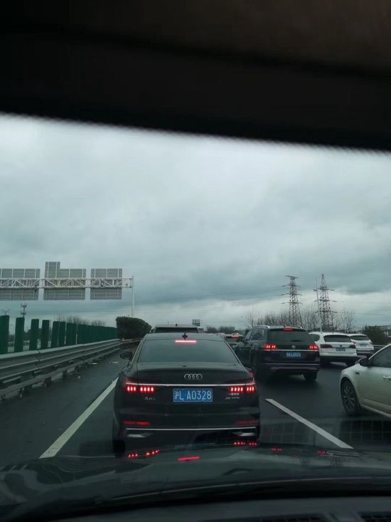 小洪拍摄的堵车画面 小洪提供