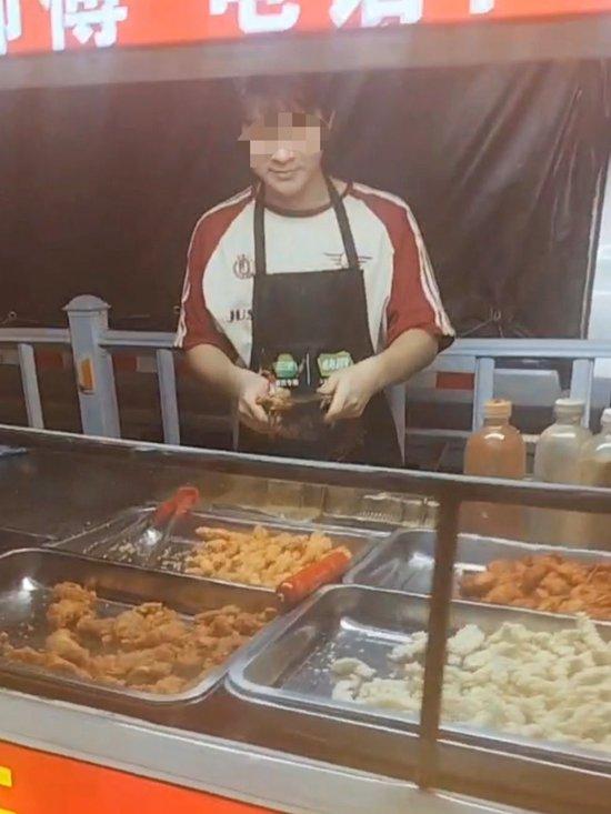 退学摆摊的学摆17岁男生小沈