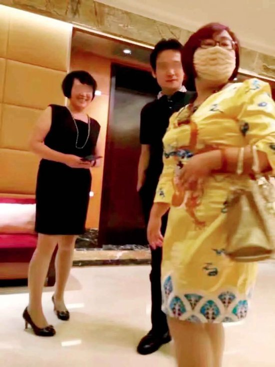 右一戴口罩者为钱志敏。受访者提供，图片来源：中国新闻周刊