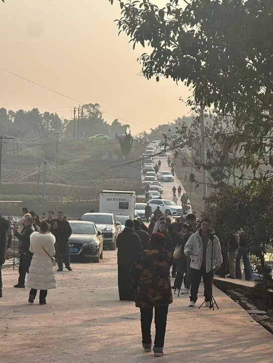 呆呆家门口余热不散。图/九派新闻 胡清扬