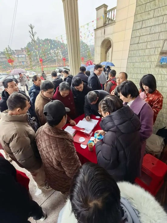 ▲相亲报名登记现场。