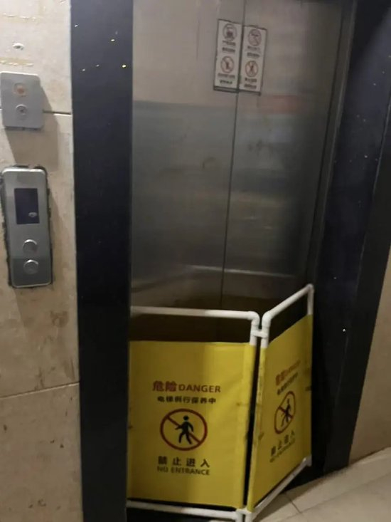 　事故电梯 （受访者供图）