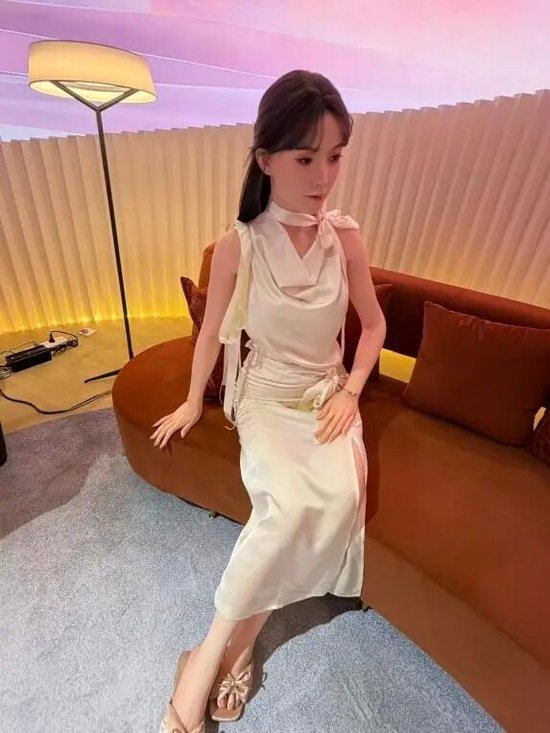  发布会现场展示的机器人产品 图片来源：每经记者 王晶 摄