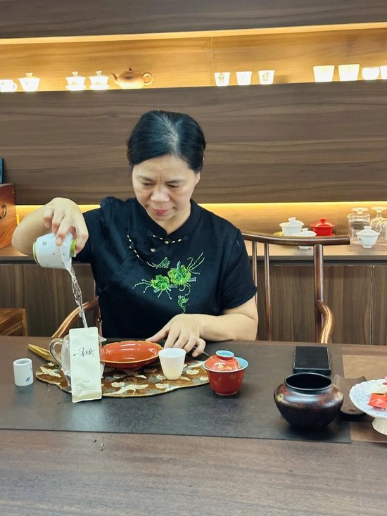 白茶对陈燕秋已是一种重要的生活乐趣。摄影/王仲昀