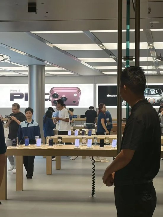 提前预约购机的消费者才可以进店