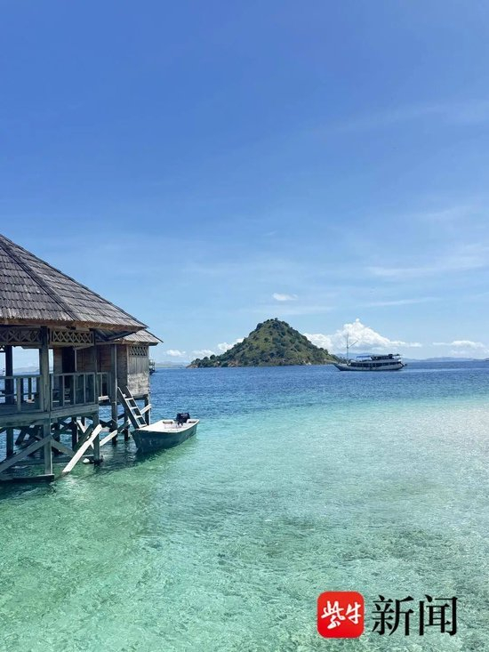  凯洛尔岛所在科莫多海域以水流复杂著称，存在暗流风险，风浪大小受天气和季节影响很大