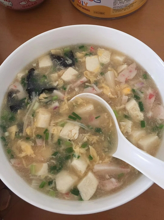  回家时，奶奶给凌冬做的山粉羹。