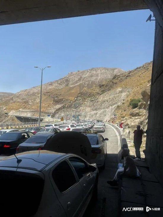 当地时间6月16日,张先生离开德黑兰时遭遇堵车。受访者供图