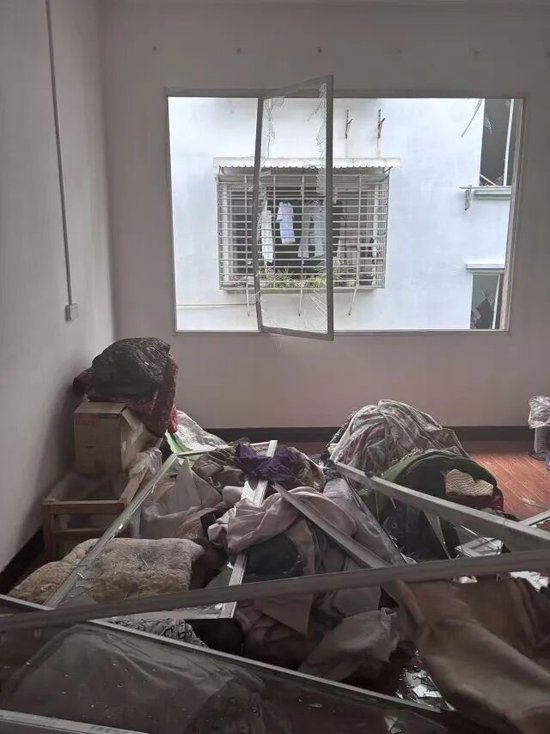 △居民家中物品受损。组图/受访者提供