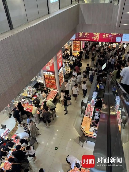 水贝市场交易火热 封面新闻记者深圳水贝摄影