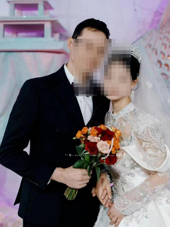 朱瑞敏与Erik的结婚照