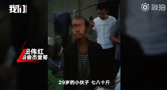 田俊杰“解救”现场。图/新京报“我们”视频截图
