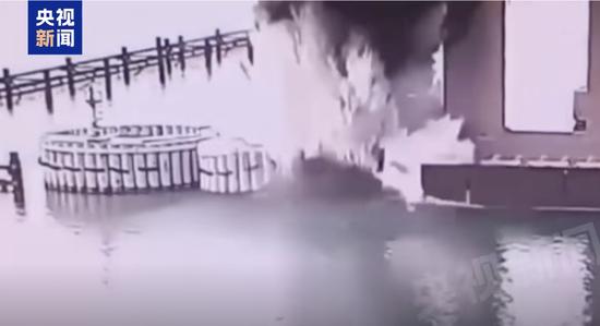 克里米亚大桥发生爆炸 图片来源:央视新闻
