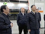 调研返程途中，省委书记、省长乘坐地铁