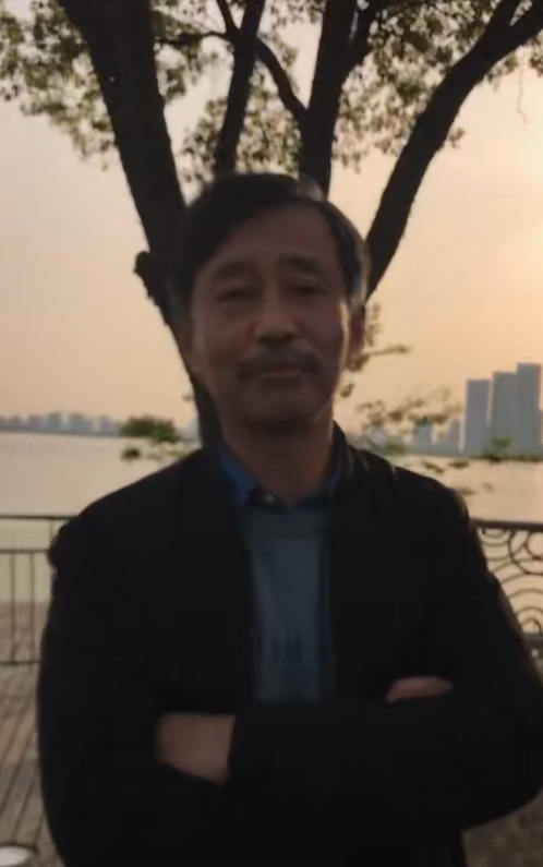 沈巍结束拾荒后谈论经典 视频截图