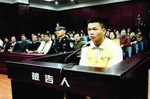 （图为马加爵在法庭上受审 图源：新华社）