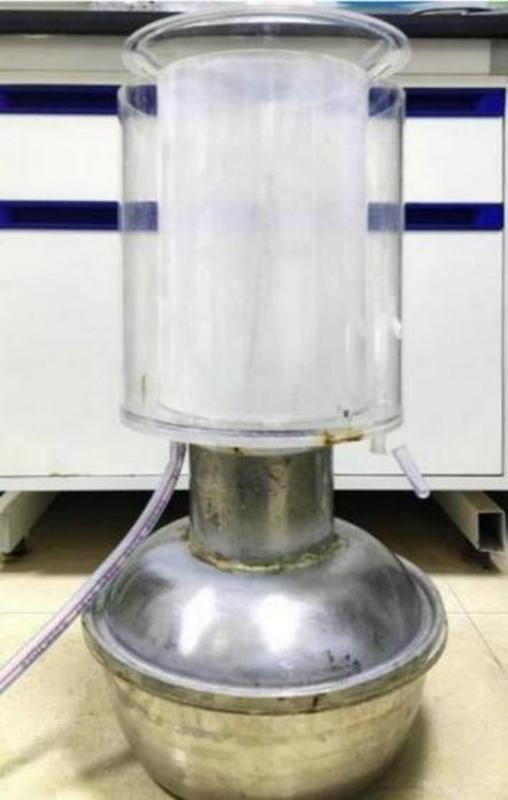 这是研究团队按1:2比例仿制的蒸馏器(受访对象供图)
