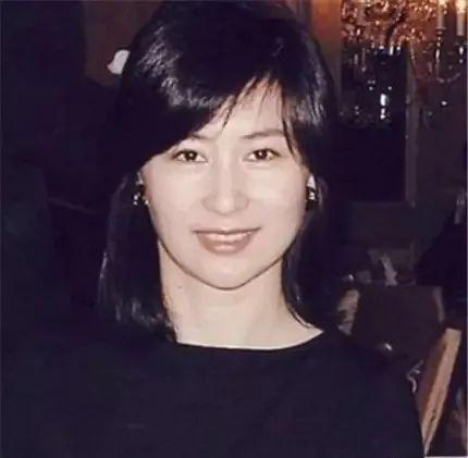  ·&nbsp;何超琼年轻时的颜值相当能打。