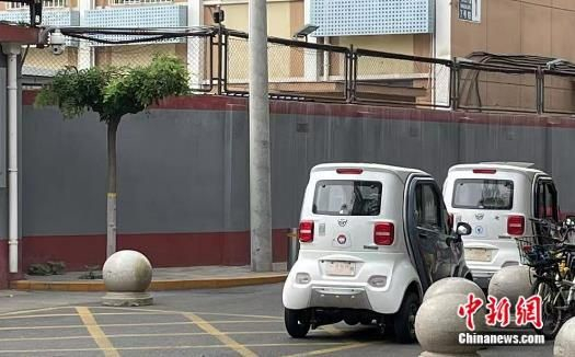 校园门口的老头乐 韦香惠 摄&nbsp;