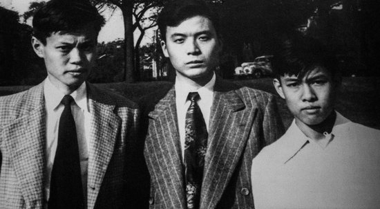 1950年，核物理学家邓稼先从美国归国。图为邓稼先（中）与杨振宁（左）、杨振平在美国合影。图据：视觉中国
