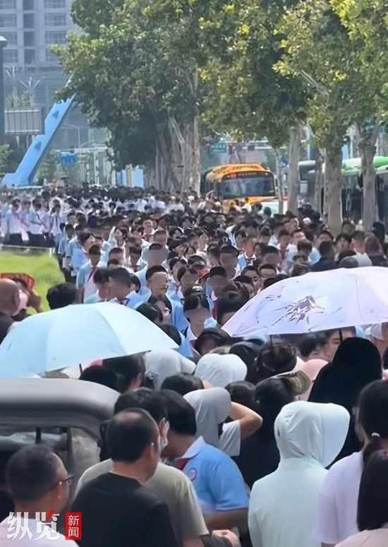 牡丹区第二十二初级中学的放学场景。（来源/视频截图）