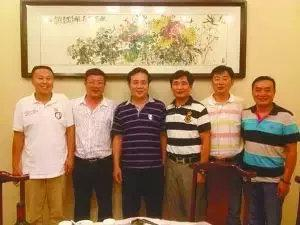 当年找到恩人后的合影