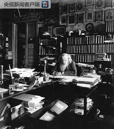 △工作室至今仍摆放着门捷列夫的这张工作照。（资料图）