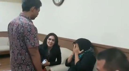  捂脸痛哭的努里尔&nbsp; 图 via Twitter/@DamarJuniarto