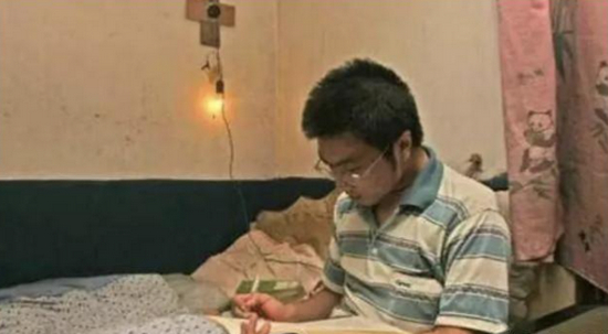  ↑魏永康在学习