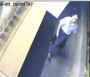  犯罪嫌疑人吴某龙带走孙卓时监控截图 图源：孙海洋微博