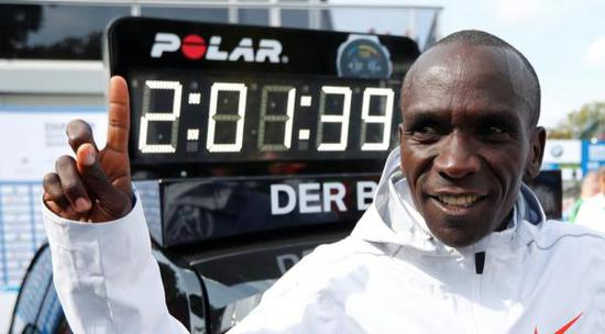 基普乔格在柏林打破马拉松世界纪录。