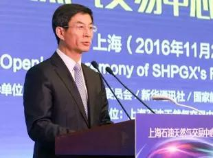 新华社副社长兼秘书长刘正荣主持发布会