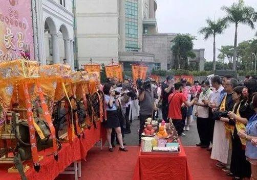  高雄市民意代表请来四尊神图：环球网/中评社