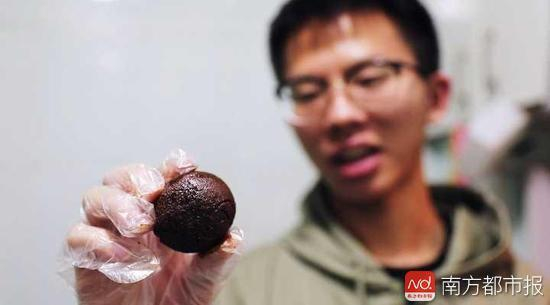  浙江大学哲学系学生参照唐代医药学家孙思邈所著《备急千金要方》，用四味中药材做成的 “ 孔圣枕中丹 ”。网络图