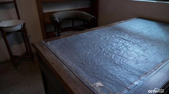 西柏坡纪念馆馆藏文物：毛主席的办公桌