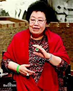 图为：富华国际集团主席陈丽华位列第三