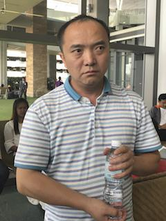 遇难者家属邢勇（图片来源：美联社）