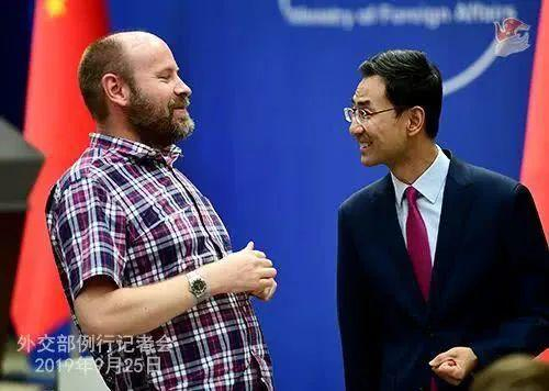 ·耿爽（右）与白宾