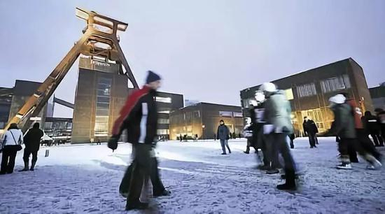  ▲鲁尔区大量的工厂、矿区被开发为工业旅游项目（图源：《法兰克福汇报》）