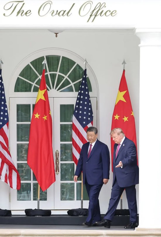 　　当地时间9月24日上午，美国总统特朗普在白宫举行隆重仪式，欢迎中国国家主席习近平对美国进行国事访问。 中新社记者 盛佳鹏 摄