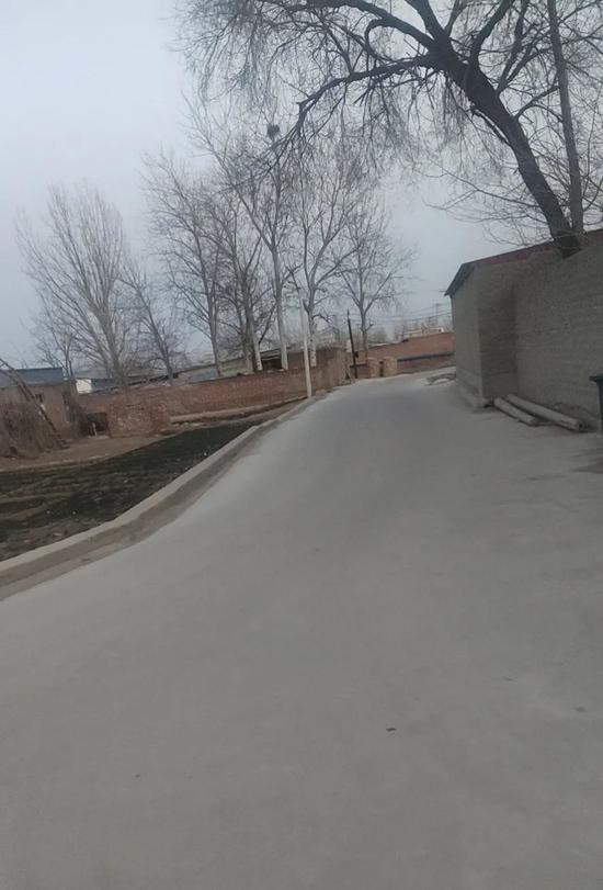 1月7日，村民拍摄的小果庄村路口。图片来源：受访者提供