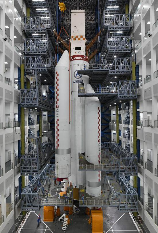 长征五号B首飞任务现场，邓烨晨摄