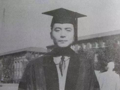 1950年8月，摄于美国普渡大学，26岁的邓稼先获得博士学位