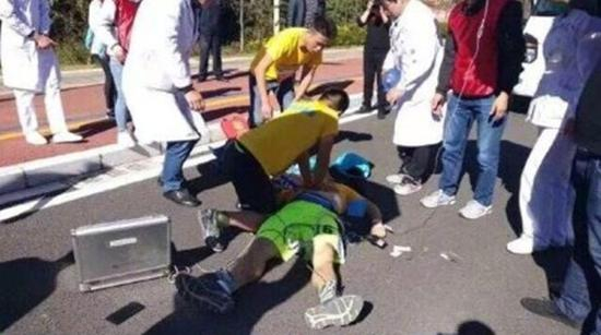 ▲发生在昆明晋宁马拉松上的跑友猝死悲剧&nbsp;&nbsp; 图据网络